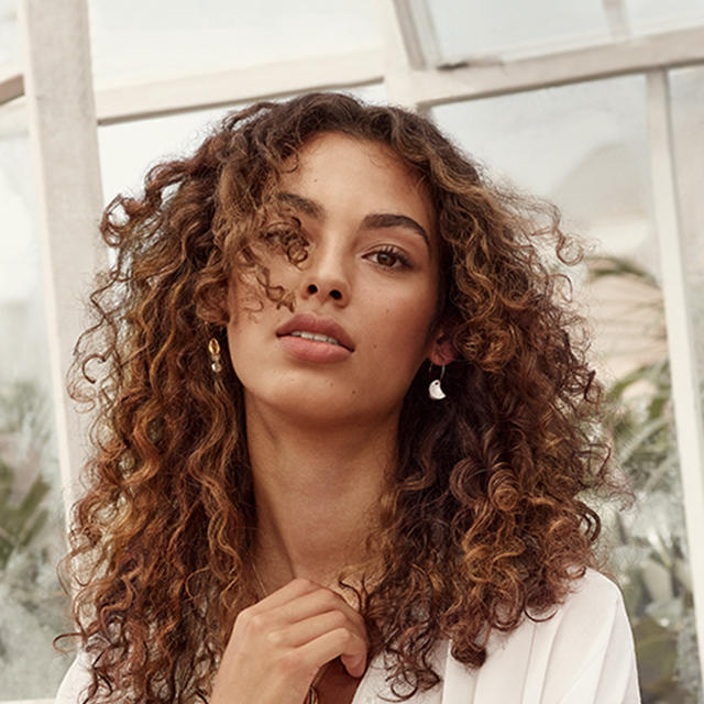 Ai părul uscat? Iată cum să îl îngrijeşti!