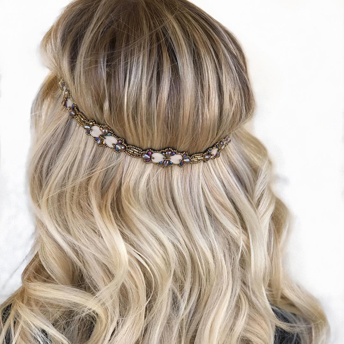 Idei de coafuri pentru Sărbători. Accesoriile care te scot din anonimat