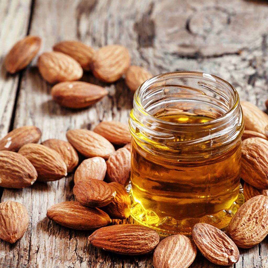 De ce nu trebuie sa-ti lipseasca din casa uleiul de migdale dulci