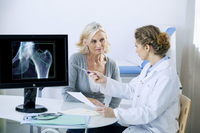 Câţi români suferă de osteoporoză. De ce este indicat ca boala să fie depistată devreme