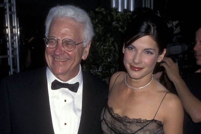 Sandra Bullock: "A murit! Drum lin printre ingeri!". Anuntul a fost facut de sora indragitei actrite
