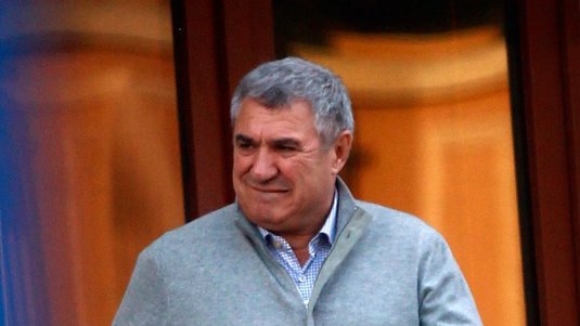 Imediat după ce-a ieşit din puşcărie, Victor Becali a făcut anunţul în faţa penitenciarului Jilava: "Fotbalul nu mă mai interesează!"