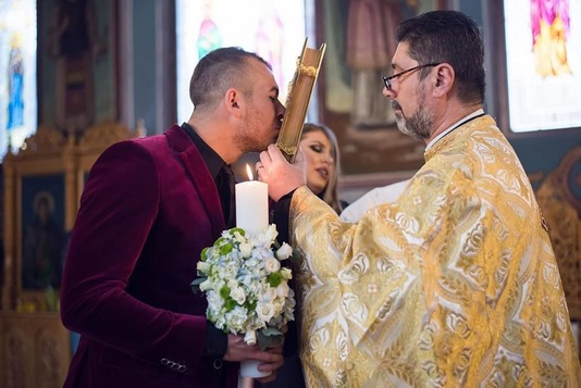 GALERIE FOTO | Denis Alibec i-a botezat fiul lui Alexandru Tudorie, alături de fosta soţie a lui Gabi Enache