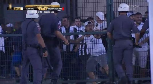 VIDEO | A fost scandal mare în Copa Libertadores. Un meci a fost oprit din cauza violenţelor