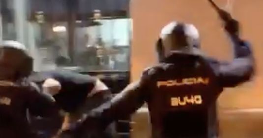 ”Ei sunt huliganii în uniforme”. VIDEO | Fanii lui Celtic împuşcaţi de poliţia spaniolă! Violenţă şi bastoane pe străzile din Valencia