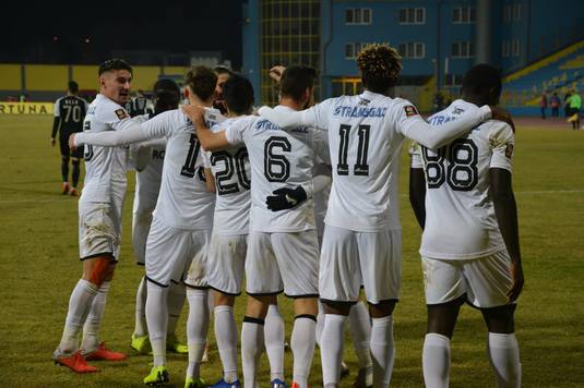 Gaz Metan Mediaş - FC Botoşani 2-0. Olaru şi Larie îi aduc victoria lui Iordănescu! Ciobotariu, la un pas de demitere