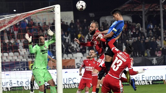 VIDEO | Dinamo, la un punct de play-off. Roş-albii au învins-o pe Viitorul după un meci nebun 