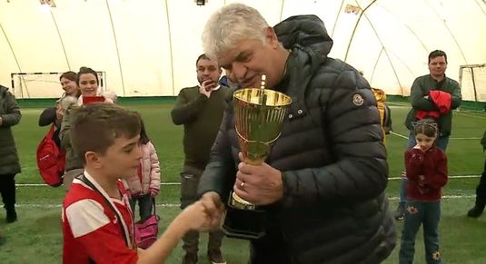 EXCLUSIV VIDEO Ioan Andone a organizat Cupa Sfântului Andrei la Fotbal. Şcoala de fotbal a lui Falemi s-a impus la finalul competiţiei 