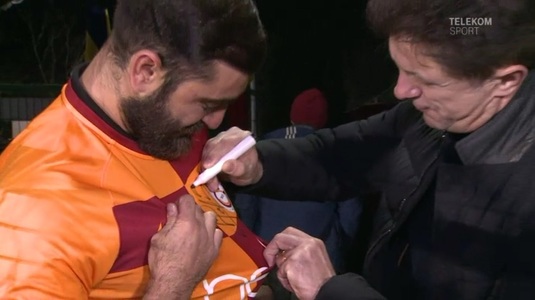 VIDEO | Fanii lui Galatasaray, prezenţi la partida FC Voluntari - Viitorul Constanţa. Sesiune de autografe pentru Gică Popescu