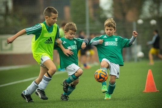 Decizie fără precedent în Scoţia! De ce micii fotbalişti scoţieni nu vor mai avea dreptul să lovească mingea cu capul
