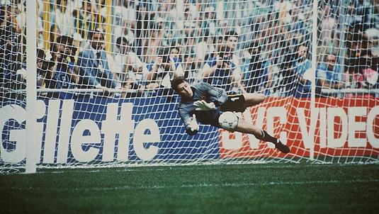 Coşmarul României de la Mondialul din '90, Packie Bonner, a povestit cum l-a ghicit pe Daniel Timofte la 11 metri. "Mergea foarte încet către minge"
