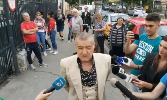 VIDEO | Gigi Becali, Victor Becali şi Valeriu Argăseală, la Curtea de Apel Craiova, din cauza transferului lui Mihai Costea. "Nu e normal să facă puşcărie"