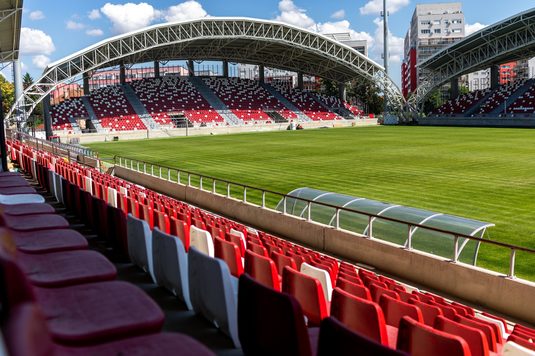 Situaţie "tragi-comică" la Arad. UTA a cedat stadionul Primăriei pentru reconstrucţie, iar acum trebuie să plătească o chirie uriaşă pentru a juca pe noua arenă
