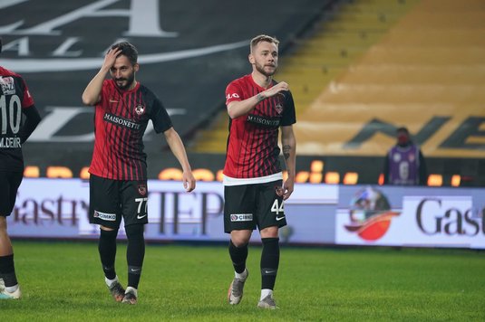 VIDEO | Dan Petrescu a debutat la Kayserispor cu o înfrângere! Gaziantep a câştigat cu 2-1 prin golul lui Alexandru Maxim