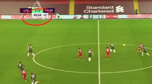 Arbitrul derby-ului Liverpool - Manchester United a fluierat finalul primei reprize chiar în momentul în care Mane a scăpat singur cu De Gea