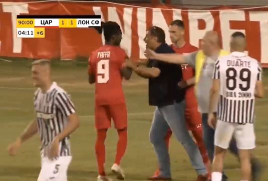 VIDEO | Mai rău ca Gigi Becali! Un patron din Bulgaria a intrat pe teren în minutul 90+6 şi a schimbat executantul unui penalty, ducând la retrogradarea şi desfiinţarea echipei