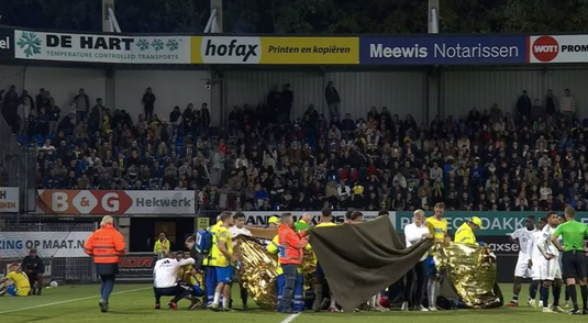 VIDEO | Momente înfiorătoare la meciul RKC-Ajax. Portarul gazdelor a rămas inert minute bune, iar jucătorii au decis ca meciul să se oprească