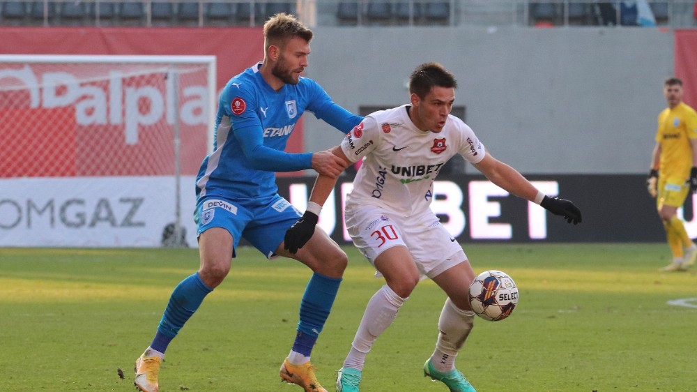 Daniel Paraschiv during Romania Superliga: A.F.C. HERMANNSTADT VS News  Photo - Getty Images