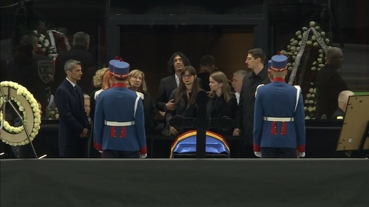 VIDEO | Sicriul lui Mircea Lucescu, vizitat de legende ale sportului românesc în prima zi la Arena Naţională