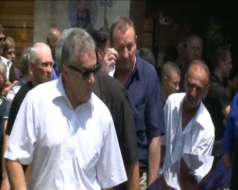 VIDEO / Adio, Ştefan Sameş! Coroana trimisă de Steaua, ţinută în afara cimitirului