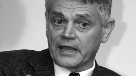 UPDATE Tatăl lui Mihai Neşu a murit la spital, după o supradoză de medicamente. Reacţie: "Mă bucur că m-am întors să-i mai supăr cu obrăzniciile mele"