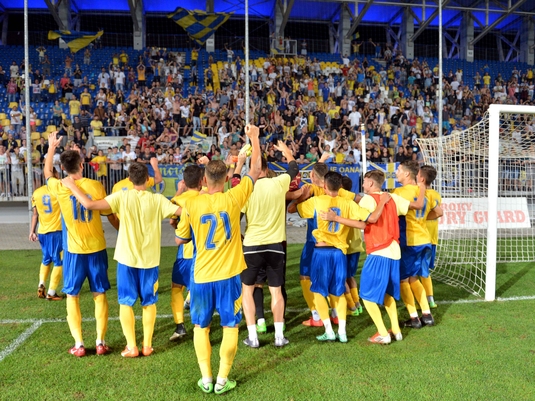 Petrolul Ploieşti revine oficial în fotbalul românesc! Suporterii au achiziţionat mărcile şi palmaresul echipei