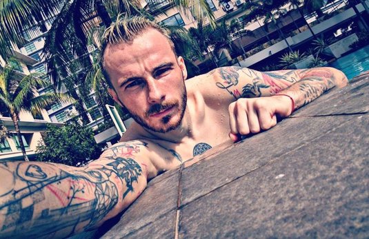 Dezvăluiri inedite despre viaţa în Malaezia I Victoraş Astafei: "Am făcut egal şi sultanul s-a supărat atât de tare încât că a ordonat să ni se taie apa caldă de la duşuri"