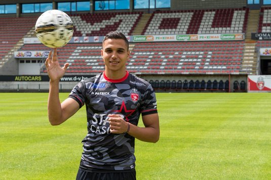 E gata! CFR Cluj l-a luat şi pe Cristi Manea, cel mai tânăr debutant din istoria echipei naţionale