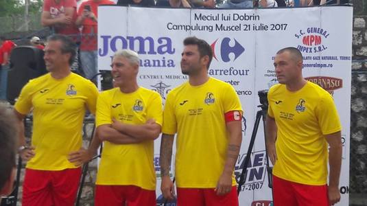VIDEO | Legendele fotbalului românesc s-au reunit la Câmpulung în memoria lui Nicolae Dobrin: "A fost un jucător pe care toată lumea l-a iubit"