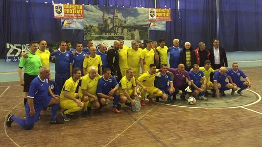 Galerie FOTO | Spectacol total la Hunedoara! Greii fotbalului românesc l-au omagiat pe Mişa Klein într-un meci demonstrativ