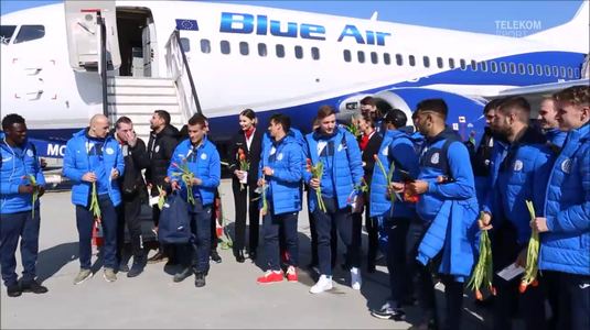 VIDEO | Fotbaliştii din Liga I au împărţit flori în toată ţara. Nici măcar stewardesele n-au fost uitate: "E o plăcere pentru noi"