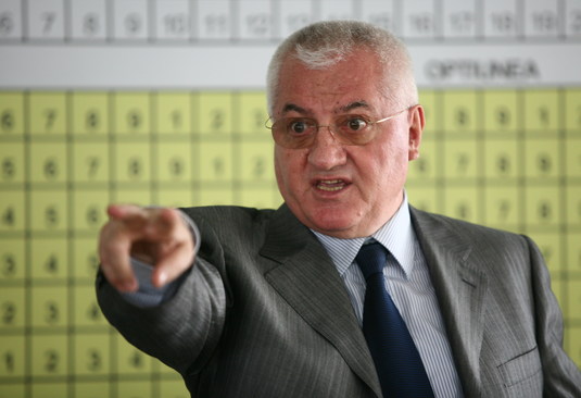Mitică Dragomir se ţine iar de profeţii: "Este mult prea valoros. Va fi titular la o mare echipă"