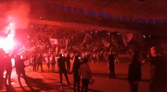 VIDEO Imagini fabuloase de la fiesta roş-albastră. Fanii au sărbătorit promovarea Stelei în liga a doua: ”Ce seară într-o peluză magică!”