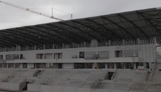 Tribuna unui stadion nou-nouţ din România, demolată şi reconstruită, deşi a fost modernizată recent. Situaţie controversată la o arenă de 35 de milioane de euro
