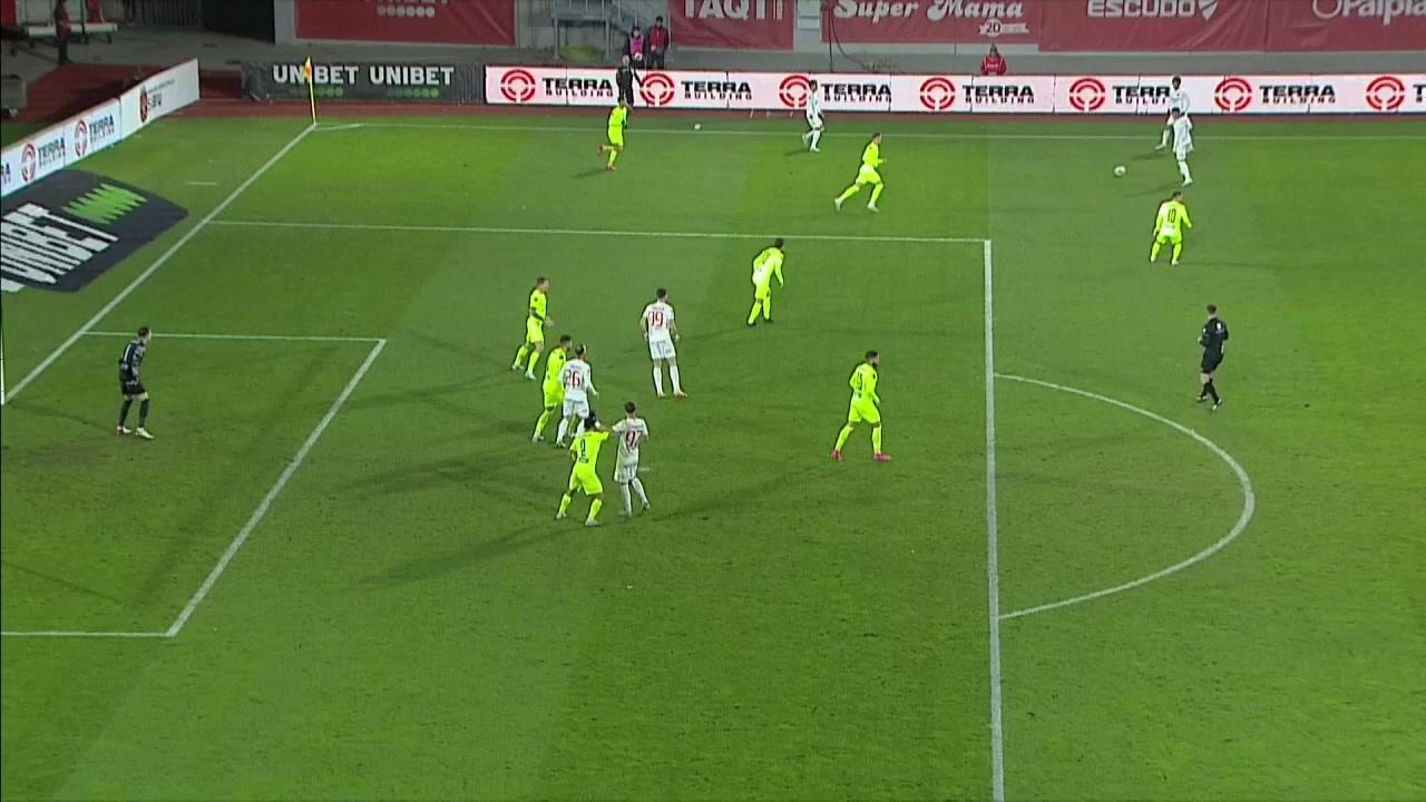 FC Hermannstadt - Poli Iași 0-0. Gazdele au ratat victoria pe final, după  ce Petrescu a trimis pe lângă poartă de la 11 metri