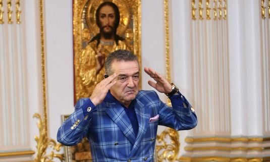 Becali a sărit să-şi bată un fotbalist din lot: "I-am spus că nu ştie fotbal. Antrenorul s-a  făcut mic". Toţi ceilalţi jucători au fost de faţă | EXCLUSIV