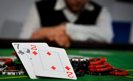 Patronul din Liga 1 cu datorii la poker a cedat doi fotbalişti, ca să acopere "gaura"! "400.000? Nu-i vrei pe ei?" | EXCLUSIV