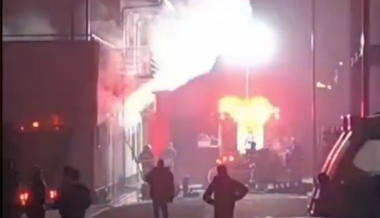 VIDEO | Incendiu la un stadion din România! Reacţie dură după incident: "Astea sunt blestemele jucătorilor minţiţi"