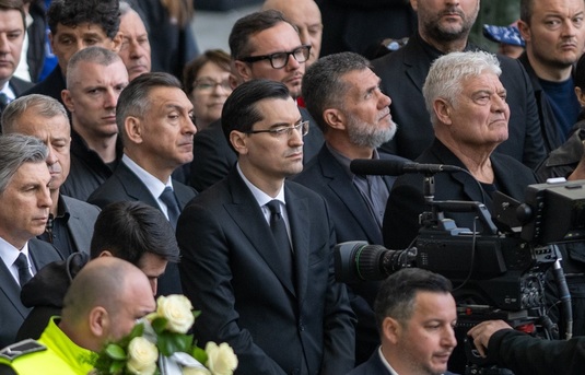 Ce le-a spus Răzvan Burleanu celor prezenţi la slujba de înmormântare a lui Mircea Lucescu: "Înainte de toate a fost asta"