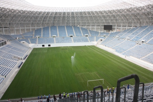 Probleme mari cu stadionul din Craiova: ”E un amatorism total ce au făcut. Gazonul va trebui refăcut”