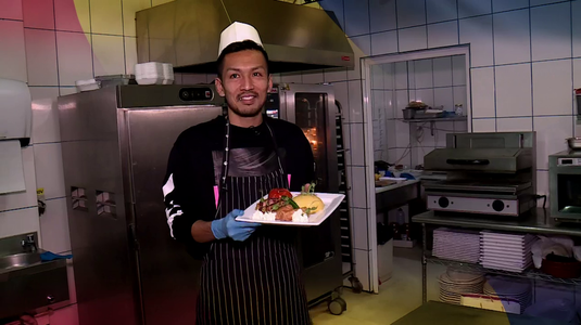 VIDEO | În România, Takayuki Seto se simte ca acasă. Japonezul s-a băgat la gătit sarmale