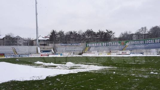Pe FCSB o aşteaptă un meci infernal la Botoşani. După o noapte întreagă de ploi, dimineaţă s-a aşternut zăpada peste stadion