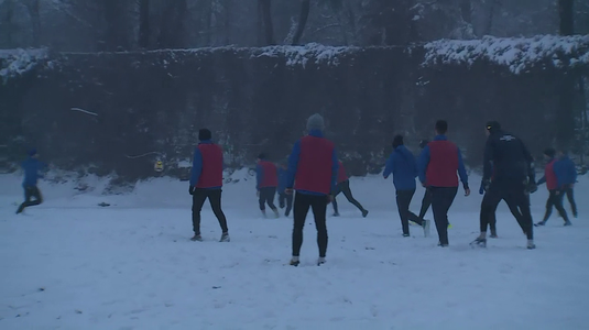 VIDEO | Antrenament pe zăpadă al echipei CSM Poli Iaşi, după amânarea meciului cu Astra