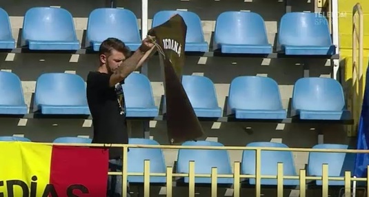VIDEO | Minivacanţă şi pe stadioane! Un fan Gaz Metan i-a amuzat pe toţi cu bannerul său. Ce i-a trecut prin cap să scrie :)