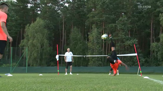 VIDEO | Omrani a făcut SHOW la antrenament. Execuţii spectaculoase la tenis de picior împotriva antrenorului Edward Iordănescu