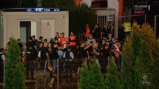 VIDEO | Fanii FCSB-ului au părăsit stadionul la pauza meciului cu Astra. Cum şi-au motivat decizia