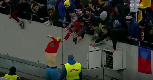 VIDEO | Fanii FCSB-ului au un nou idol şi l-au lăsat fără tricouri. Singurul jucător care a mers să salute galeria după eşecul cu CFR