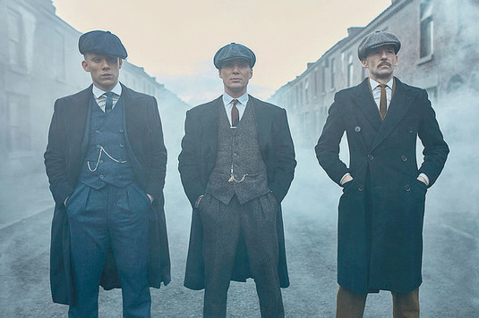 FOTO | Dennis Man şi banda care a speriat Marea Britanie la începutul secolului XX! Atacantul a intrat în noul an îmbrăcat ca un gangster