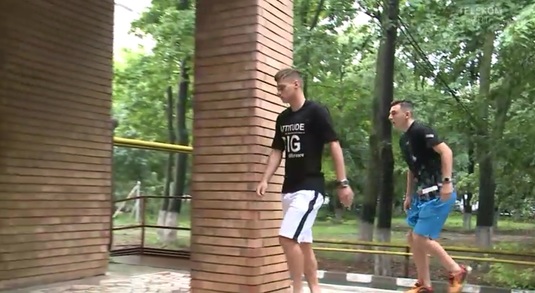 VIDEO | Alexandru Arnold, prezent la reunirea FCSB-ului. Un nume "greu" a lipsit nemotivat de la vizita medicală a vicecampioanei