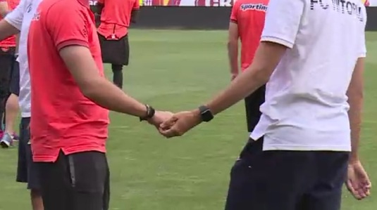 VIDEO | ”Love is in the air...” Momente de tandreţe înainte de CFR Cluj - Viitorul. :) Cum au fost surprinşi jucătorii celor două echipe